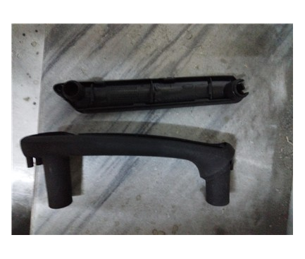 Volkswagen KAPI TUTAMAĞI 2 PARÇA SAĞ ÖN SİYAH PASSAT 1997-2005 - 3B0867180A