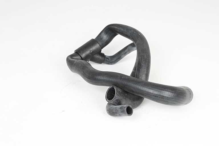 Opel Radyatör Hortumu Alt Çıkış Astra H Z14xep Z12xep 04- - BSG 65-700-447